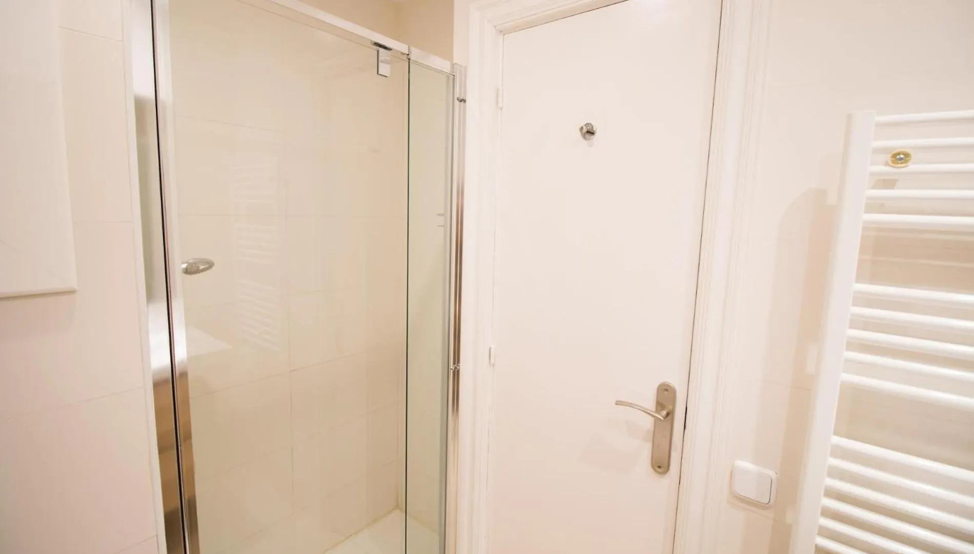 Apartment For 6 People, Equipped And Confortable L'Hospitalet de Llobregat