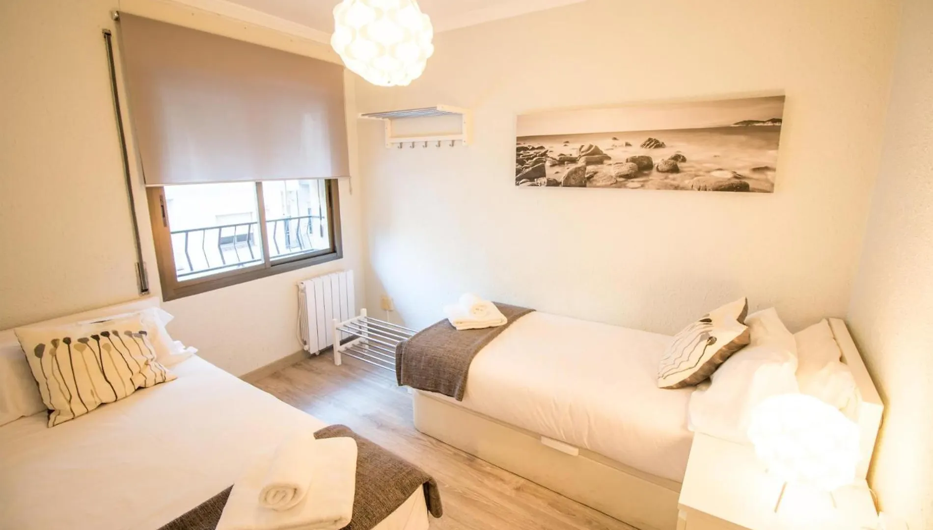Apartment For 6 People, Equipped And Confortable L'Hospitalet de Llobregat