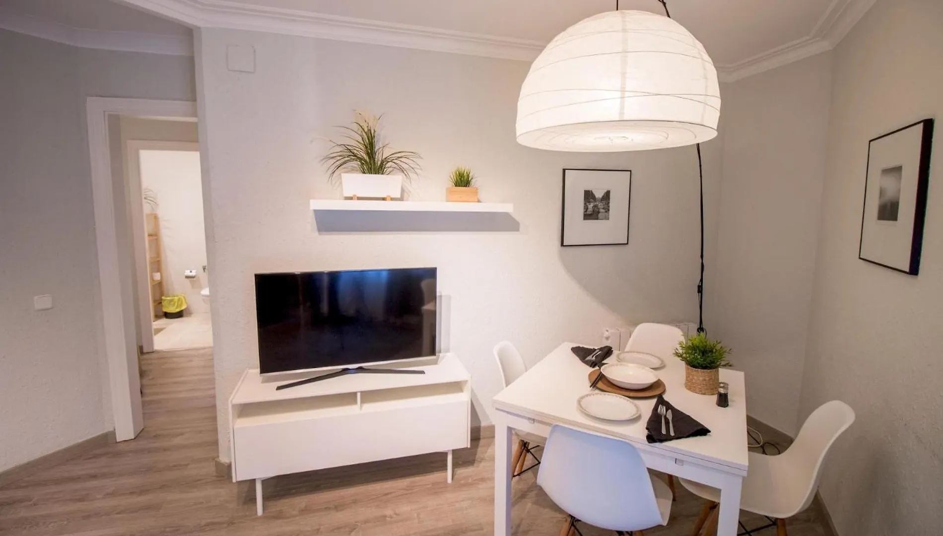 Apartment For 6 People, Equipped And Confortable L'Hospitalet de Llobregat