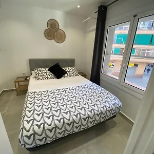 Con Bano Privado Frente Al Metro L5 Barcelona-hospitalet Apartamento