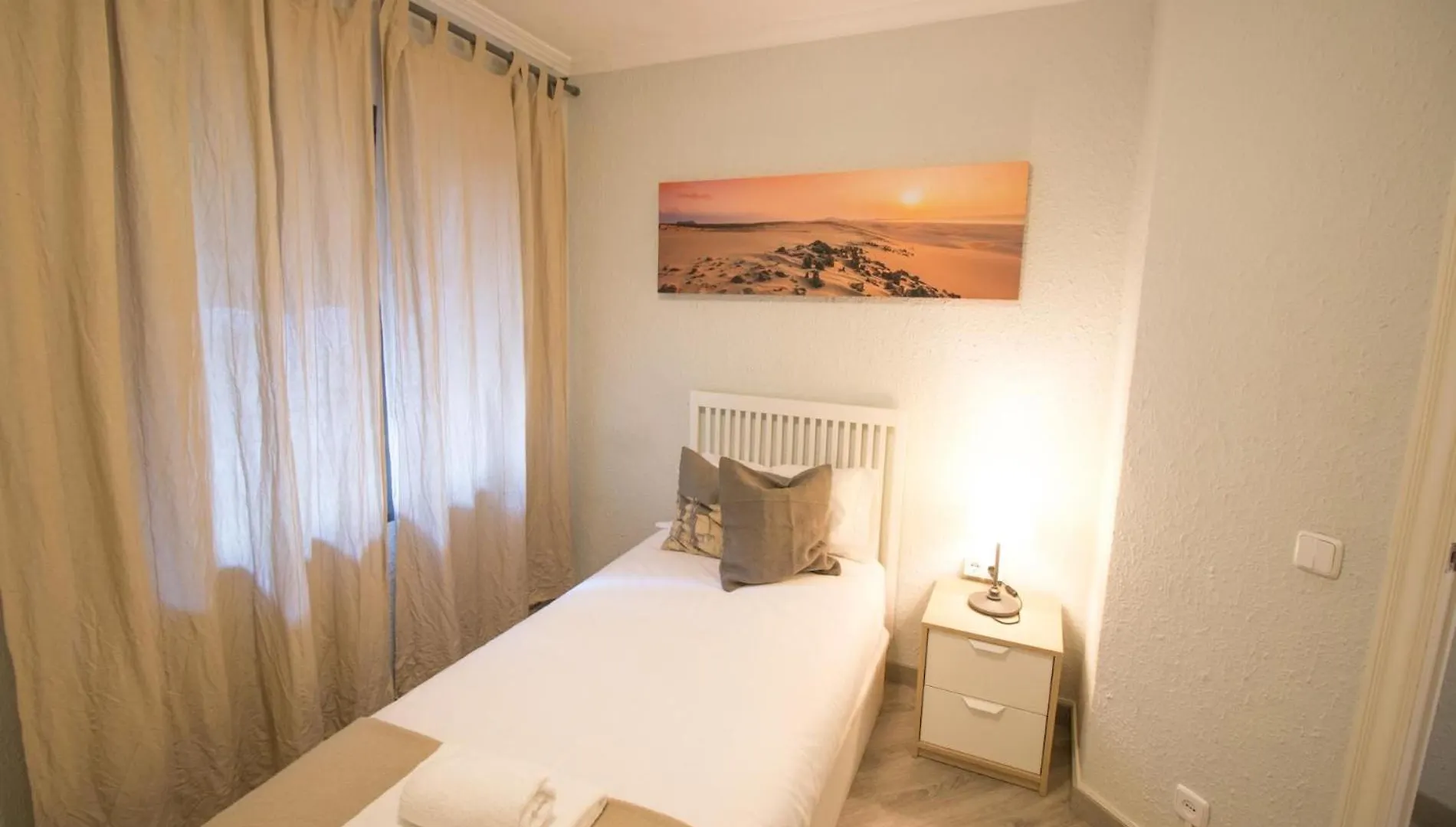 Apartment For 6 People, Equipped And Confortable لوسبيتاليت دي يوبريغات