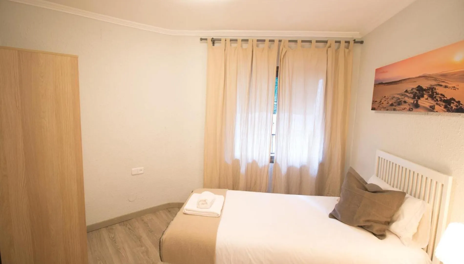 Apartment For 6 People, Equipped And Confortable L'Hospitalet de Llobregat Španělsko
