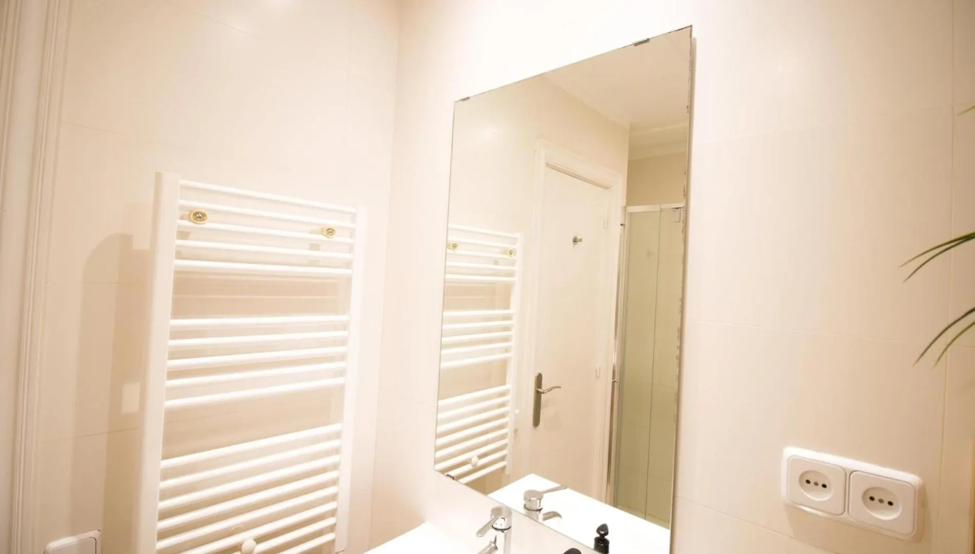 Apartment For 6 People, Equipped And Confortable L'Hospitalet de Llobregat 0*,