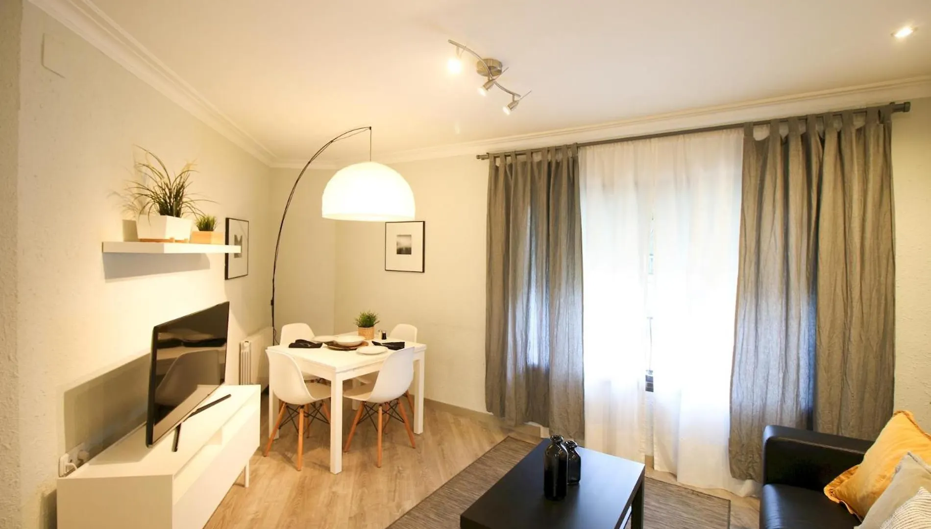 Apartment For 6 People, Equipped And Confortable L'Hospitalet de Llobregat